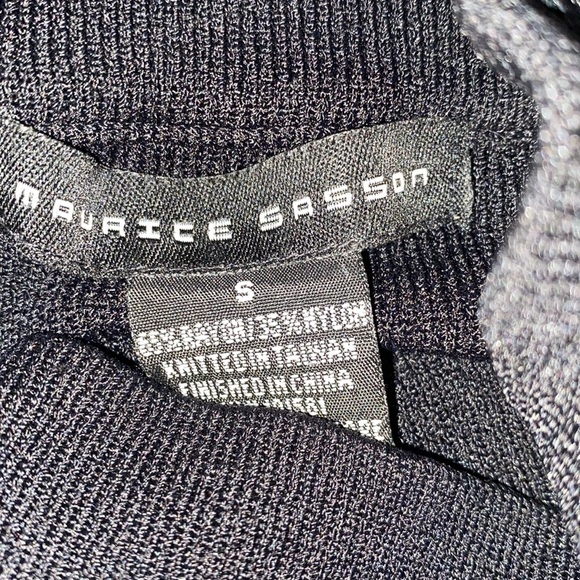 Maurice Sassoon black knit sweater embroidered floral detail size small - Picture 5 of 6